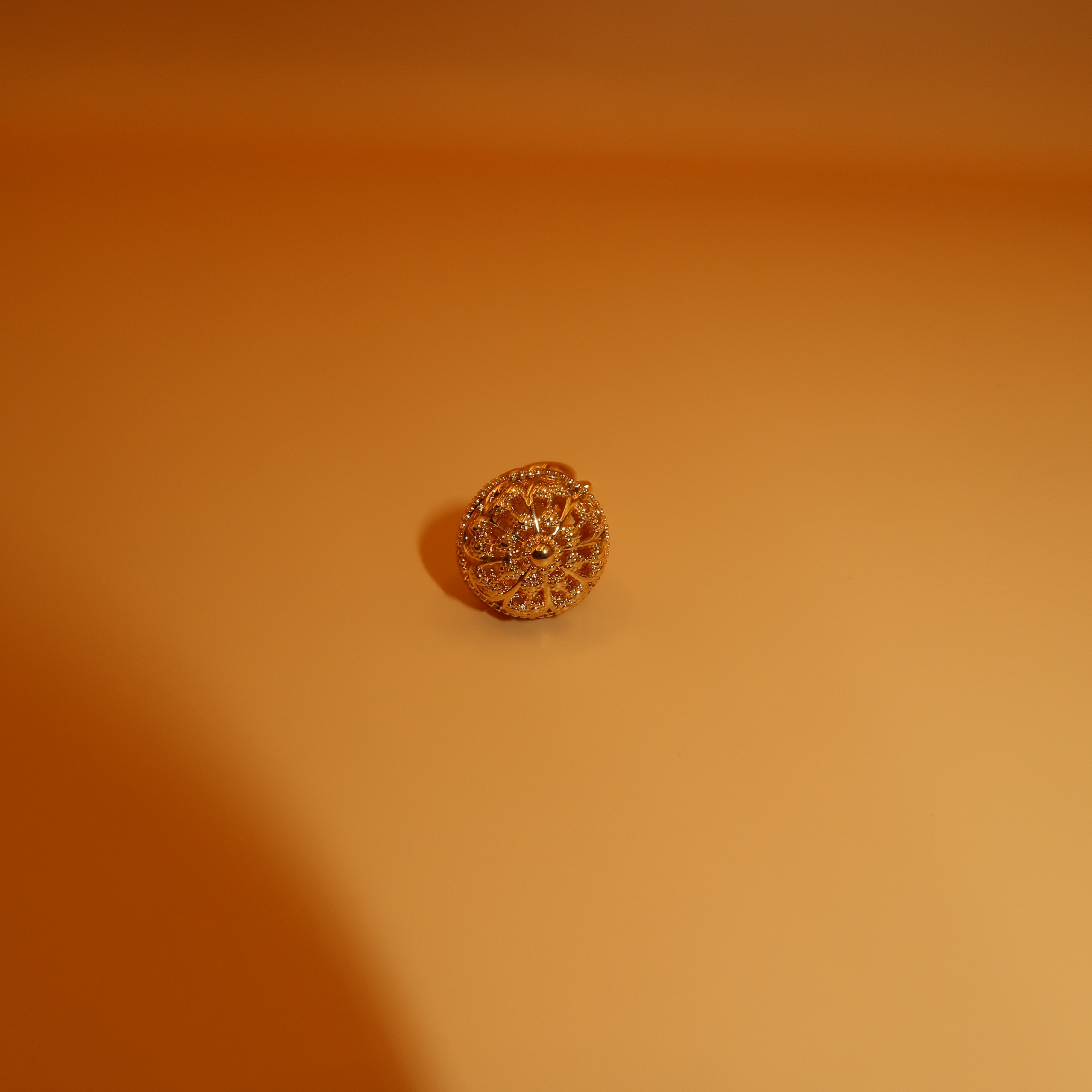 084
