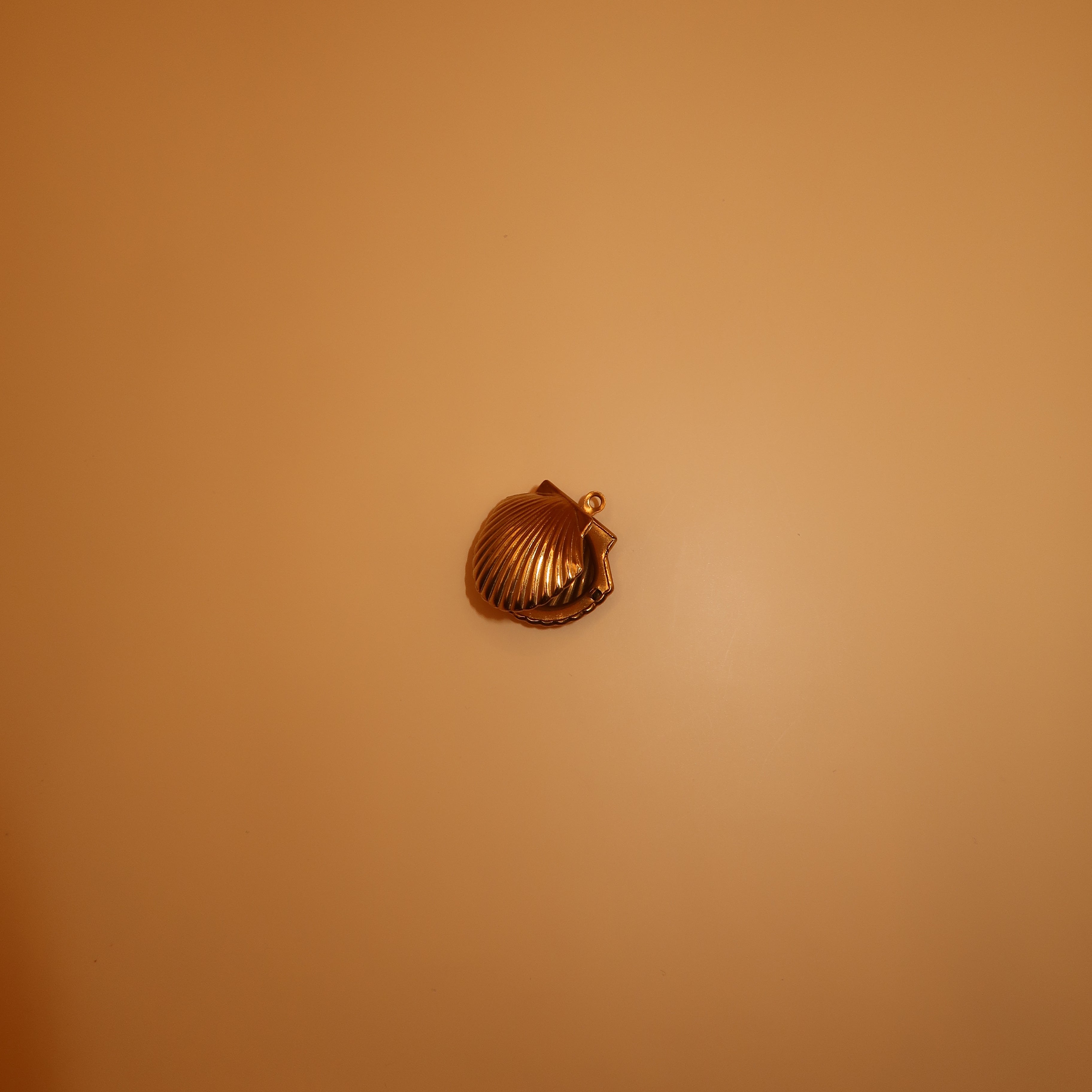 045